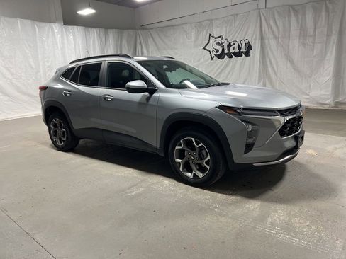 Used 2025 Chevrolet Trax LT w/ LT Convenience Package image 1