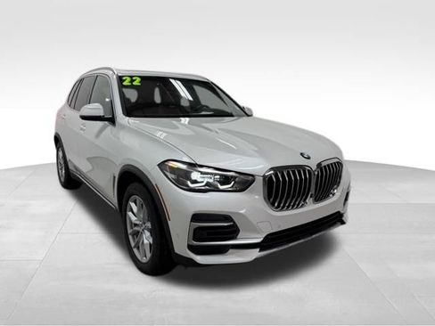 Used 2022 BMW X5 xDrive40i w/ Premium Package image 5
