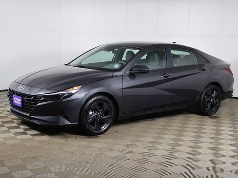 Used 2023 Hyundai Elantra SEL w/ Preferred Accessory Package image 7