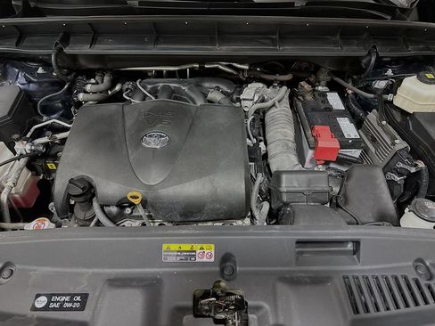 Used 2021 Toyota Highlander XLE image 40