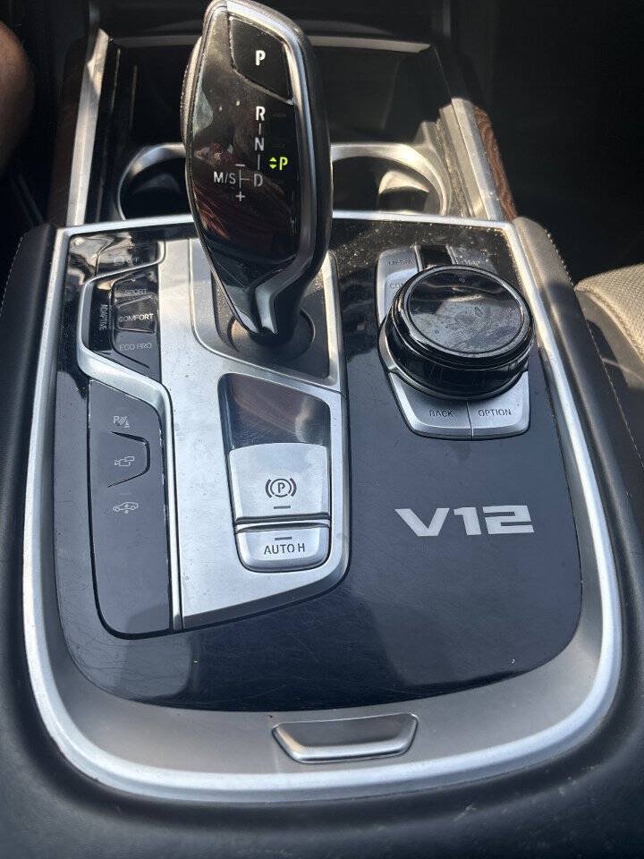 Used 2019 BMW M760i xDrive w/ Luxury Rear Seating Package AWD/4WD image 15