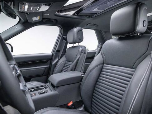 New 2025 Land Rover Discovery S image 16