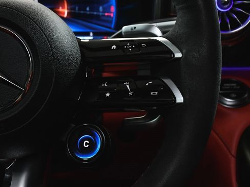 Used 2022 Mercedes-Benz SL 63 AMG 4MATIC w/ Driver Assistance Package image 45