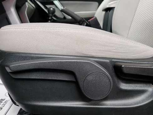 Used 2017 Subaru Forester 2.5i image 11