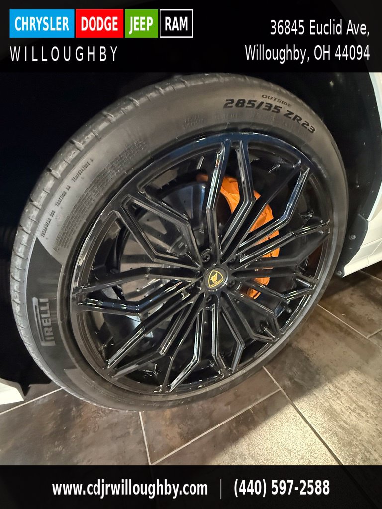 Used 2025 Lamborghini Urus SE AWD/4WD image 22