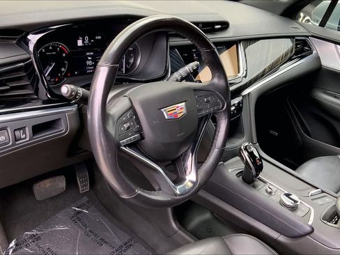 Used 2024 Cadillac XT6 Premium Luxury FWD image 3