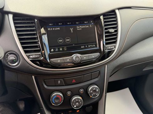 Used 2019 Chevrolet Trax LT w/ LT Convenience Package AWD/4WD image 22