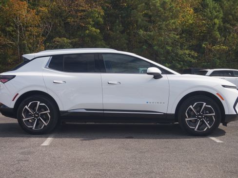 Used 2025 Chevrolet Equinox EV LT w/ Convenience Package image 10