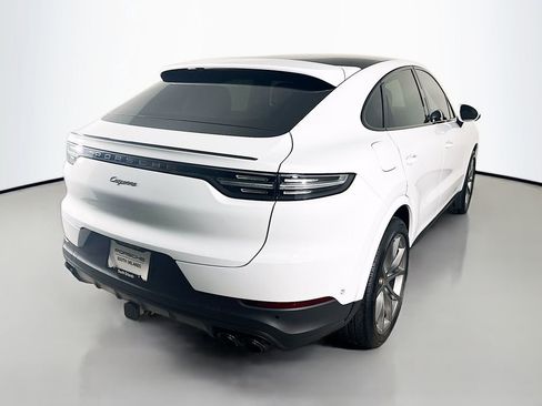 Certified 2023 Porsche Cayenne Platinum Edition image 9