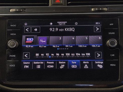 Used 2021 Volkswagen Tiguan SE image 25