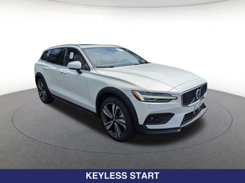 Used 2026 Volvo V60 B5 Cross Country Plus w/ Protection Package Premier AWD/4WD image 2