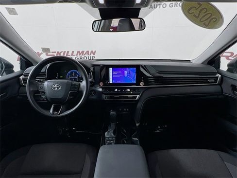 Used 2025 Toyota Camry LE image 23