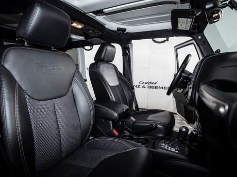 Used 2017 Jeep Wrangler Unlimited Sahara image 16