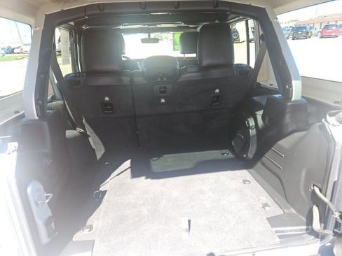 Used 2022 Jeep Wrangler Unlimited Rubicon w/ Cold Weather Group image 25