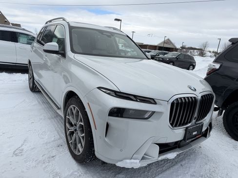 Used 2024 BMW X7 xDrive40i w/ Executive Package image 2