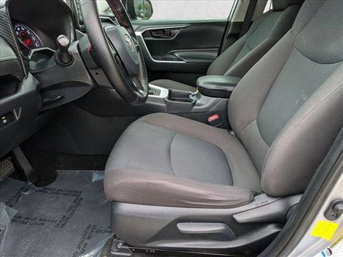 Used 2020 Toyota RAV4 LE image 13