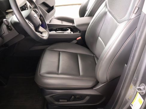 Used 2025 Ford Explorer Active w/ Active Comfort Package image 12