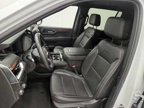 Used 2025 GMC Yukon XL Denali AWD/4WD image 19