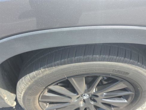 Used 2019 Toyota Highlander SE w/ Nightshade Edition image 9