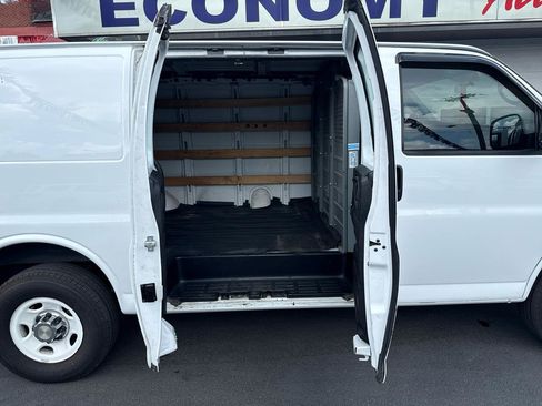 Used 2015 GMC Savana 2500 RWD image 17
