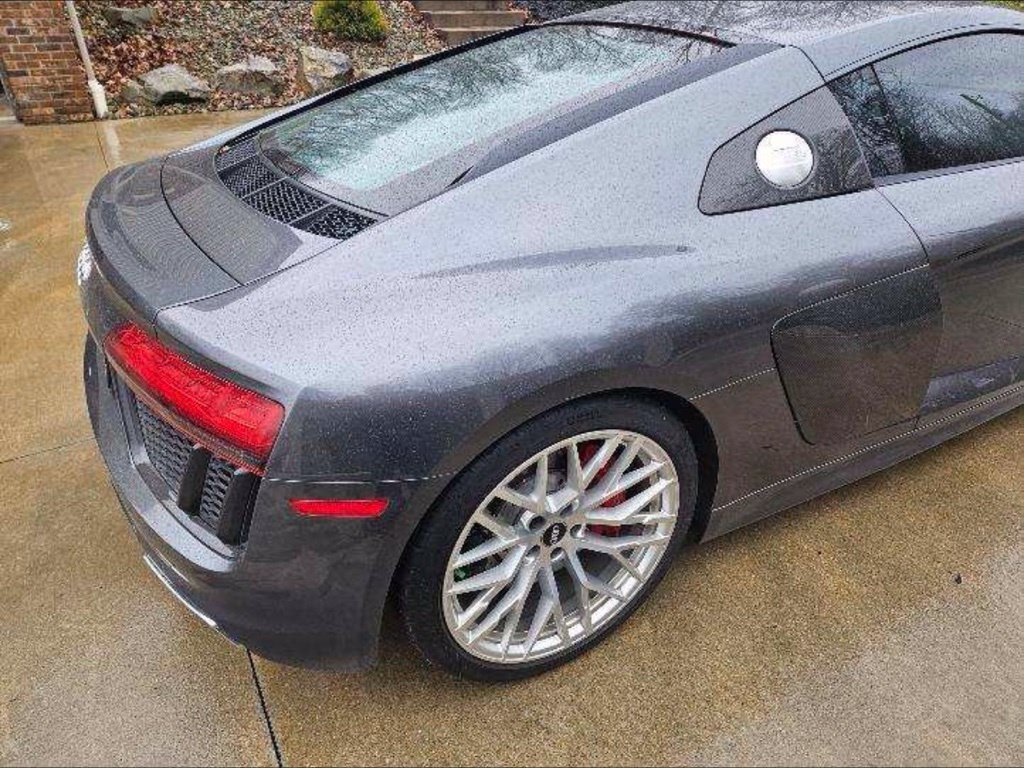 Used 2017 Audi R8 V10 w/ Carbon Exterior Package AWD/4WD image 16