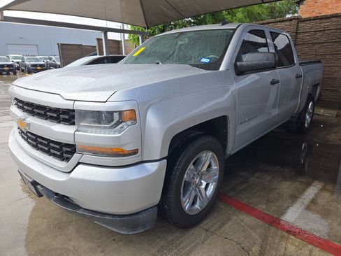 Used 2018 Chevrolet Silverado 1500 Custom w/ Custom Value Package RWD image 5