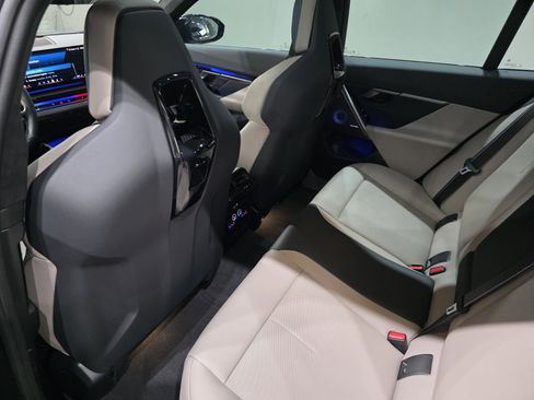 Used 2025 BMW M5 Touring image 12