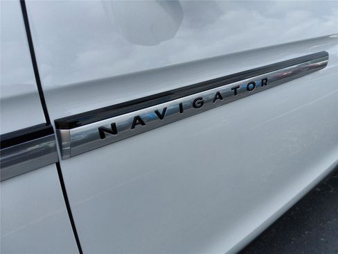 New 2026 Lincoln Navigator L Reserve AWD/4WD image 10