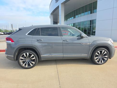 Used 2021 Volkswagen Atlas Cross Sport SEL R-Line w/ Cross Sport MDO Package image 3