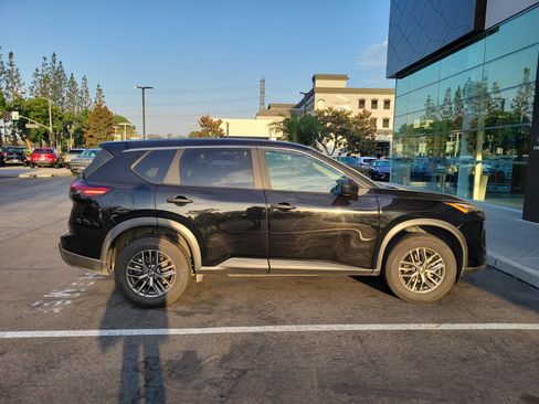 Used 2024 Nissan Rogue S FWD image 4
