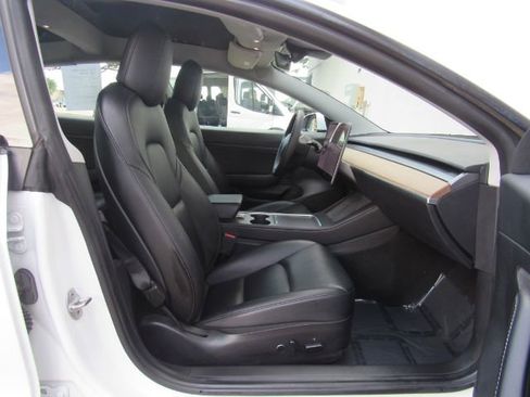 Used 2021 Tesla Model 3 Standard Range Plus image 20