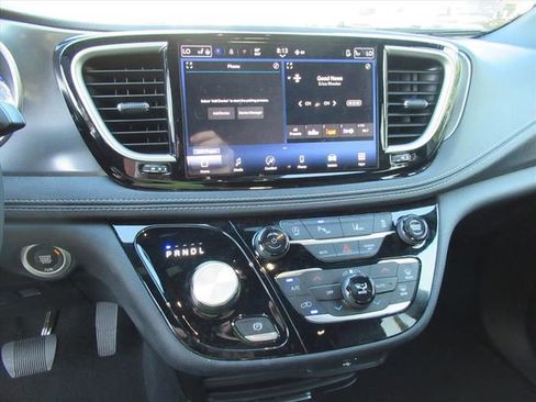 New 2026 Chrysler Pacifica Select image 22