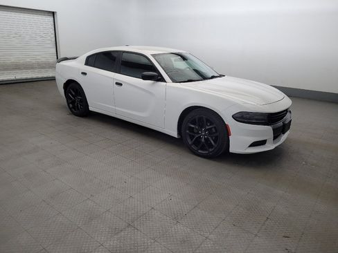 Used 2020 Dodge Charger SXT w/ Blacktop Package RWD image 11