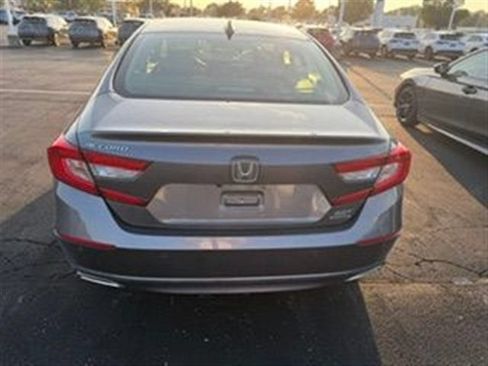 Used 2021 Honda Accord Touring image 6