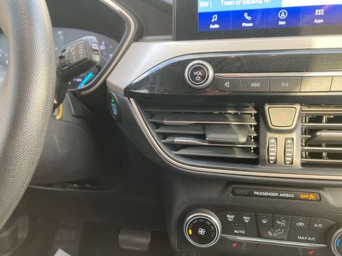 Used 2020 Ford Escape SE image 21