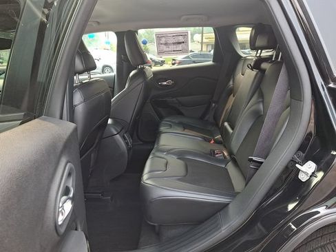 Used 2021 Jeep Cherokee Latitude Plus AWD/4WD image 10