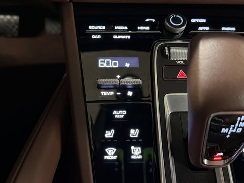 Certified 2023 Porsche Cayenne Platinum Edition AWD/4WD image 17