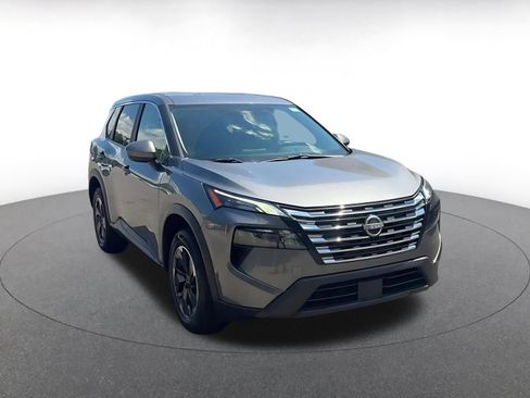 Used 2025 Nissan Rogue SV AWD/4WD image 2