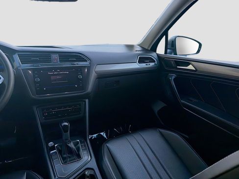 Used 2022 Volkswagen Tiguan SE FWD image 21