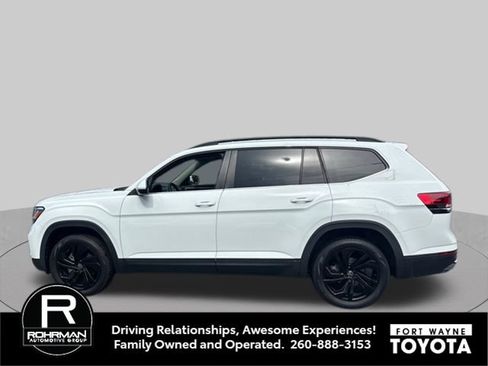 Used 2023 Volkswagen Atlas SE w/ Black Wheel Package FWD image 5