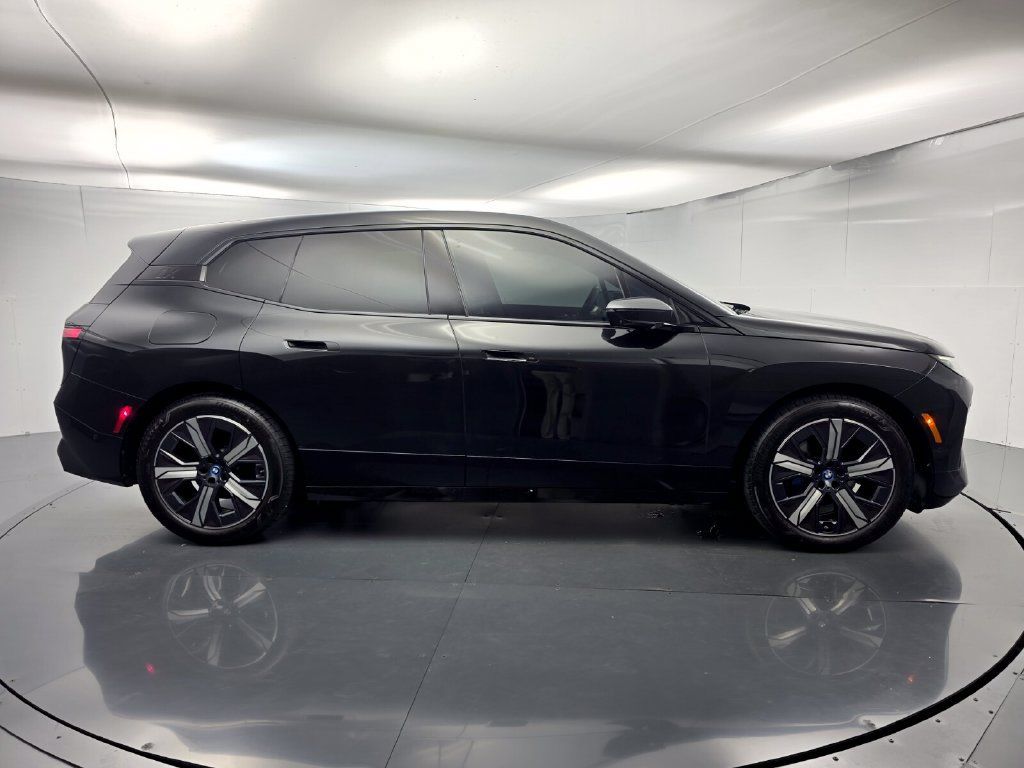 Certified 2023 BMW iX xDrive50 w/ Premium Package AWD/4WD image 3