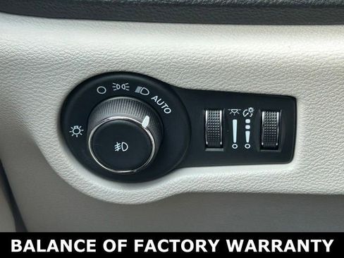 Used 2024 Chrysler Pacifica Touring-L image 20