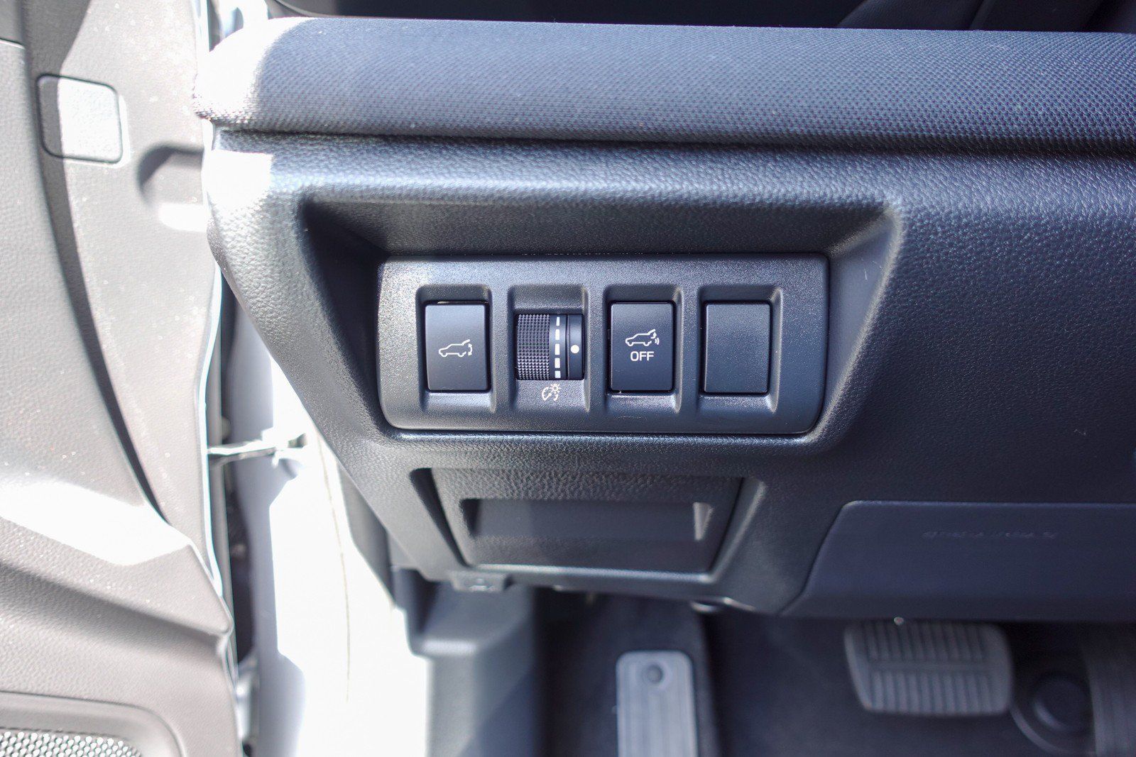 Certified 2025 Subaru Outback Premium AWD/4WD image 12