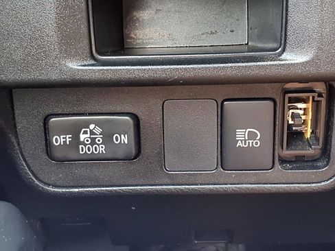 Used 2019 Toyota Tacoma SR w/ SR Convenience Package image 9