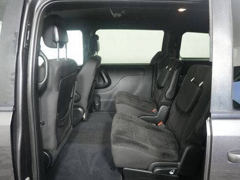 Used 2018 Dodge Grand Caravan SE FWD image 25