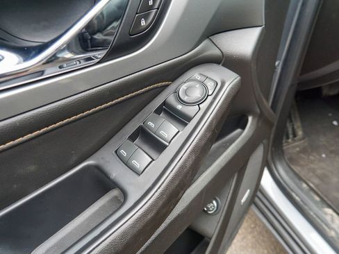 Used 2021 Chevrolet Traverse RS image 18