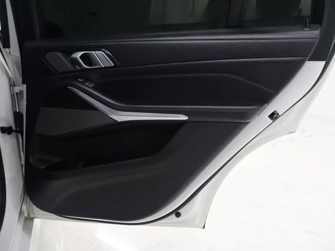 Used 2019 BMW X7 xDrive50i w/ M Sport Package AWD/4WD image 19