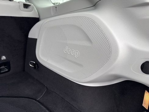 Certified 2021 Jeep Cherokee Limited w/ Elite Package AWD/4WD image 28