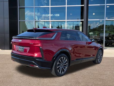 Used 2024 Cadillac Lyriq Sport image 5