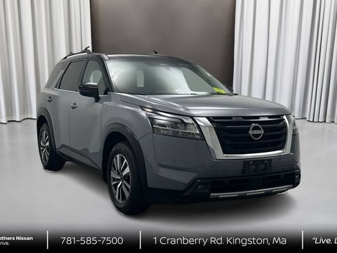 Used 2024 Nissan Pathfinder SL AWD/4WD image 3